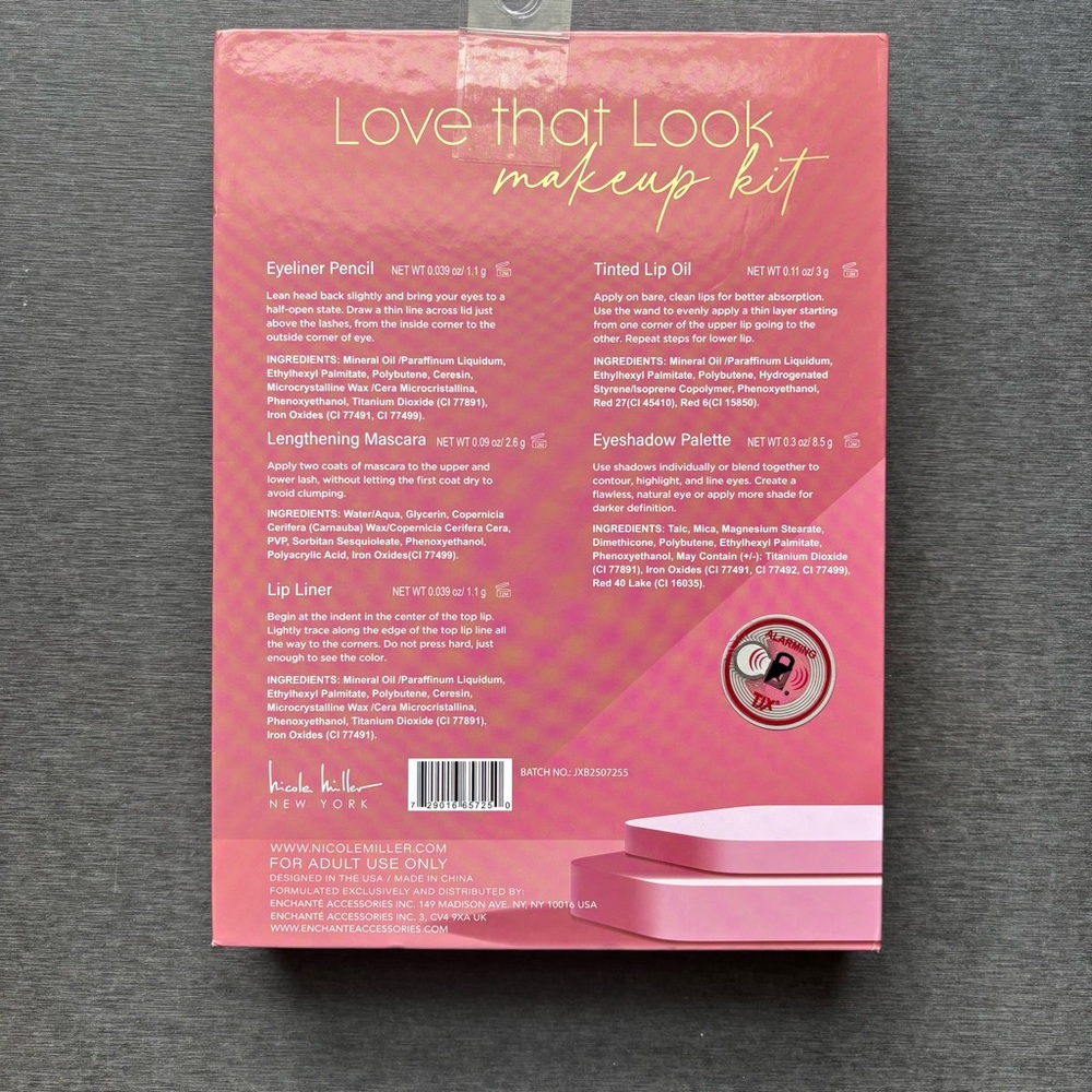 Nicole Miller Love That Look Makeup eye Kit - Picture 3 of 8